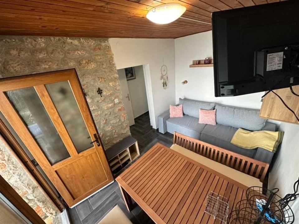 Apartments Stokic ドンヤ・クラダ エクステリア 写真